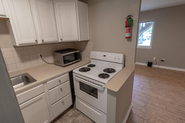 Building Photo - 105 N Garth Ave