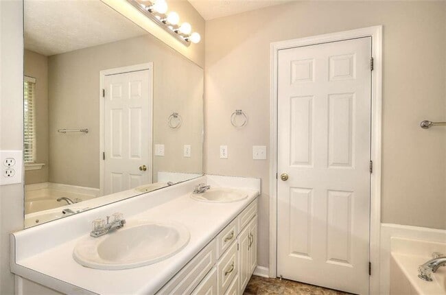 Building Photo - 4160 Janel Ln