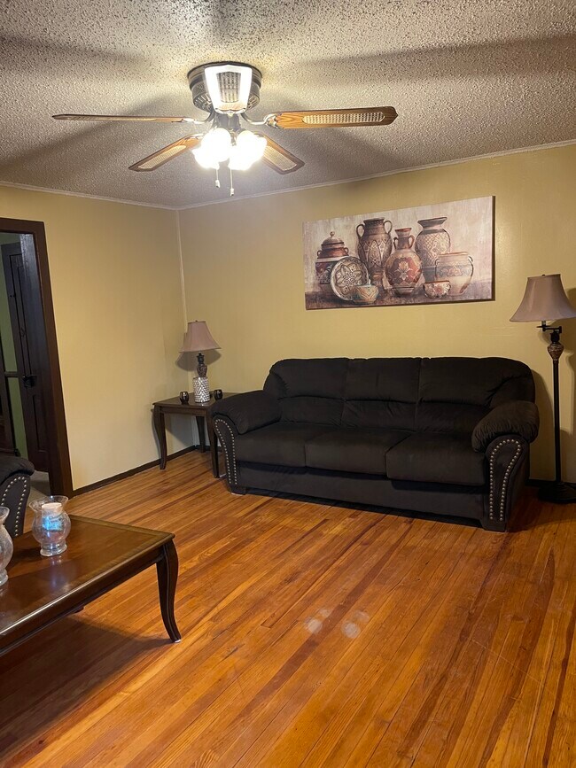 Building Photo - 934 Vine St