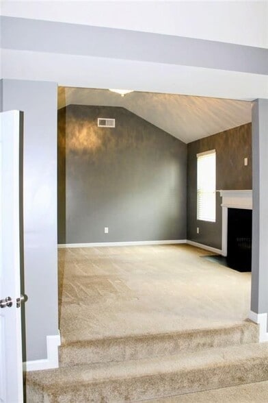 Building Photo - 30 Hillside Oak Ln