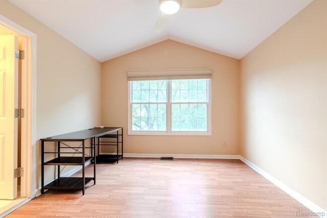 Building Photo - 805 N Sherman Dr