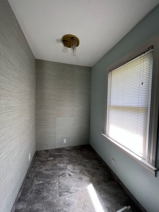 Building Photo - West Asheville Rental