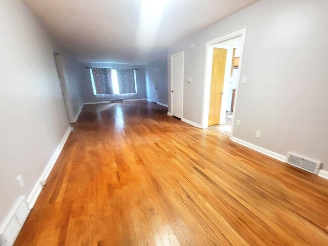 Building Photo - 1679 Tanglewood Dr