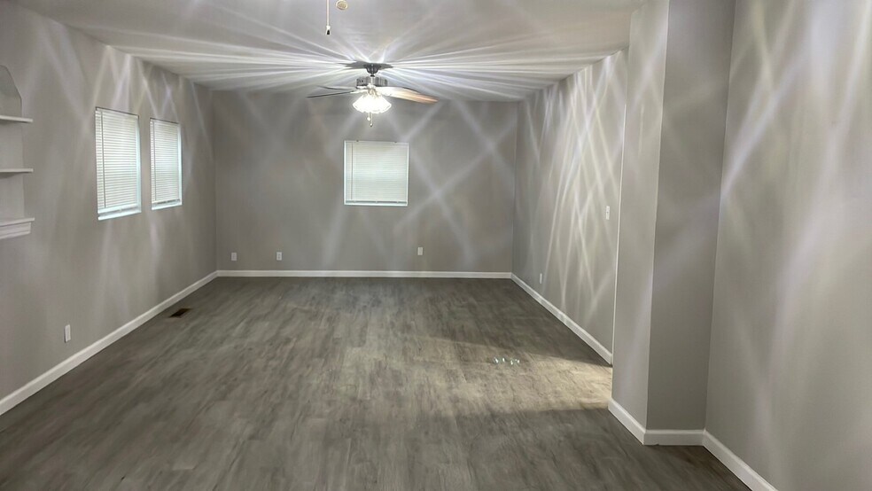 Building Photo - 3119 Pioneer Ave