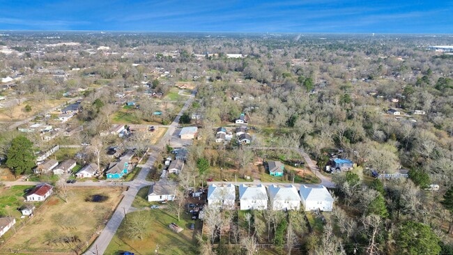 Building Photo - 807 Avenue J