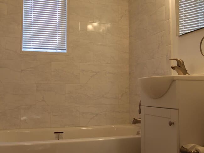 Building Photo - "Charming 2-Bed Retreat in Bethesda with Spacious Living – 842 Sq Ft of Comfort!"