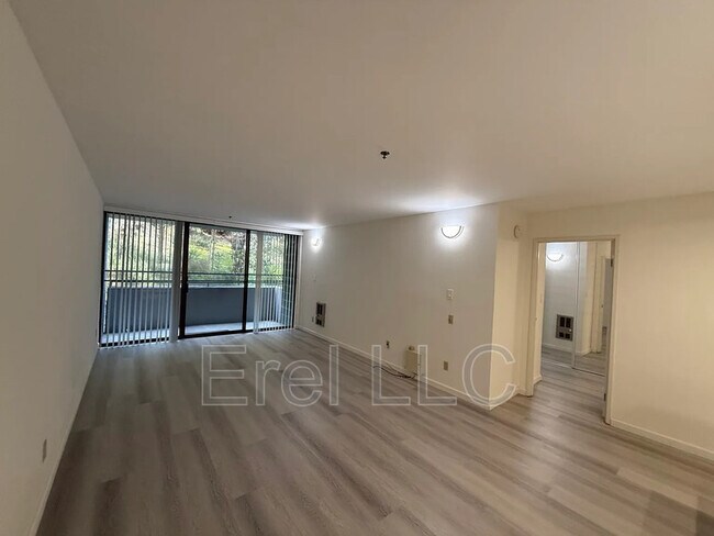 Building Photo - 555 Pierce St