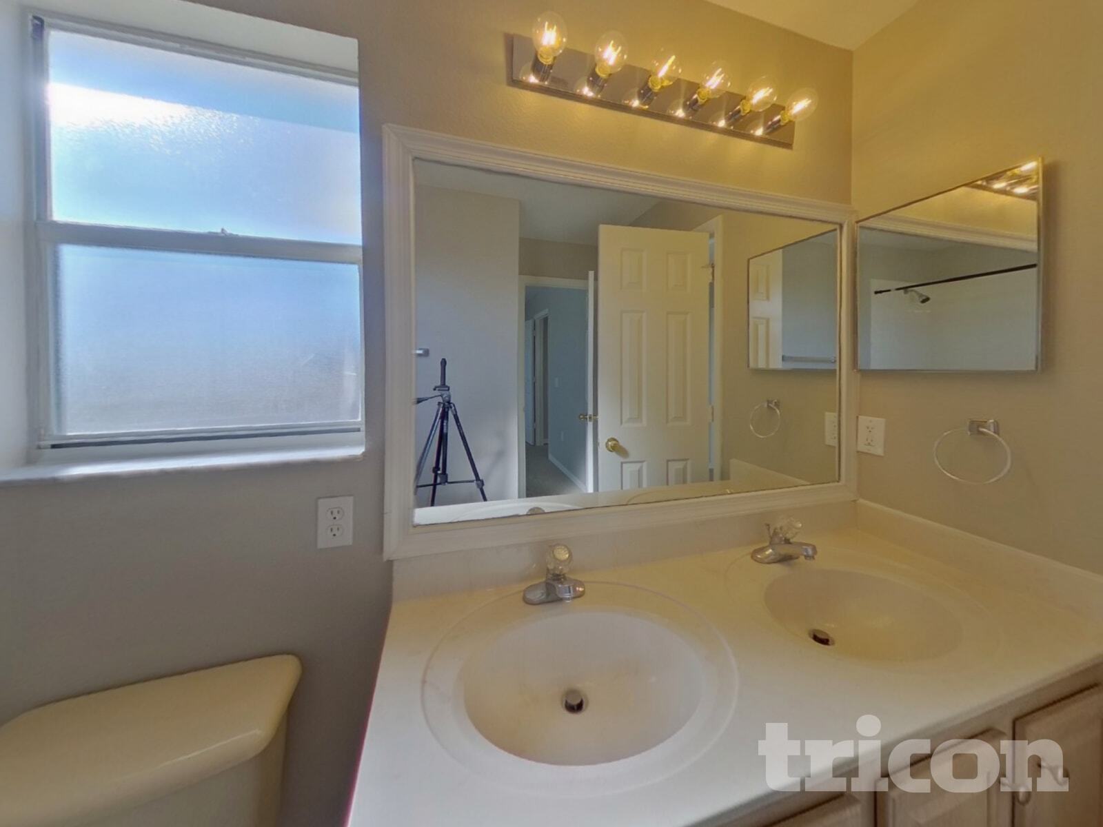 Building Photo - 2800 Playing Otter Ct