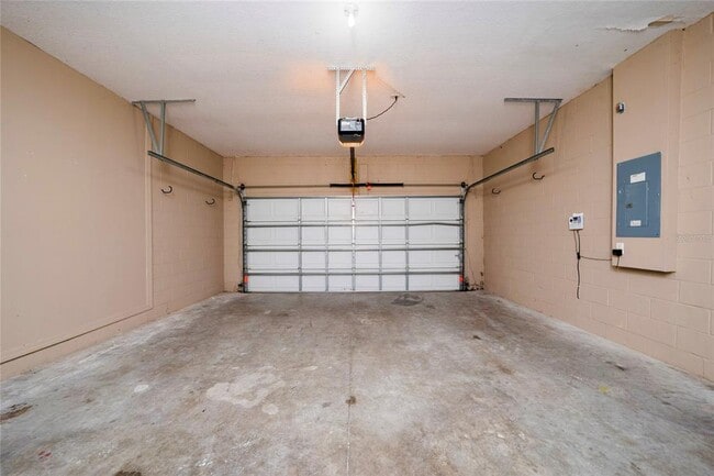 Building Photo - 607 Hacienda Cir