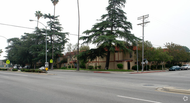 Sherman Circle Apartments Van Nuys