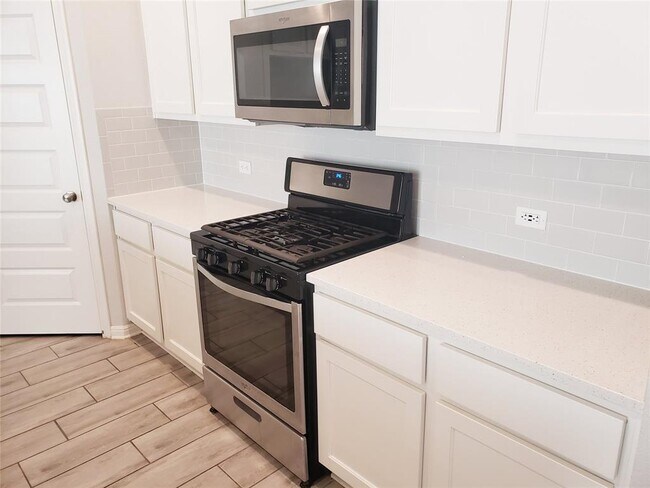 Building Photo - 124 Peruvian Ln