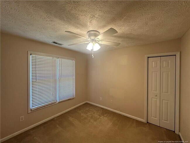 Building Photo - 2401 Larwood Dr