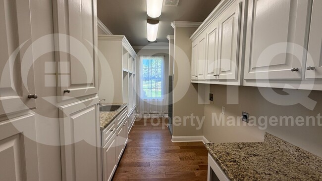 Building Photo - 121 Lafayette Landing