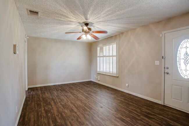 Building Photo - Pre-lease! Spacious 2 Bedroom with an extra room near Medical and TTU