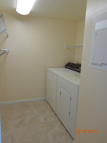 Laundry Room - 2114 SW Silver Pine Way