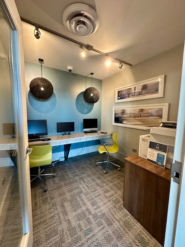 Building Photo - 660 W Wayman St