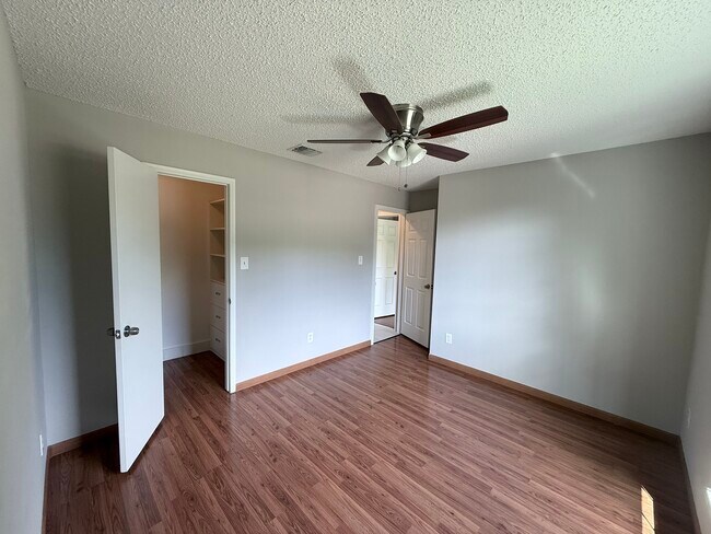 Building Photo - 4006 Cedar Ridge Ct