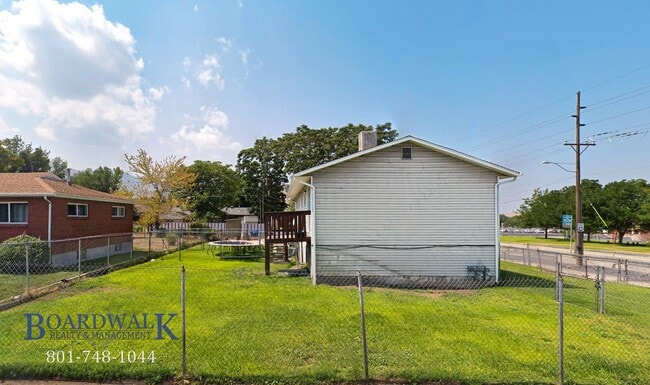 Building Photo - Spacious 2 Bed 2 Bath Magna Duplex With Pr...