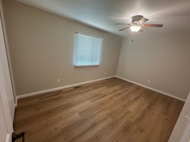 Building Photo - 3 Bed 2 Bath Home in central Fort Collins