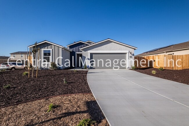 Building Photo - 4 Bedroom/2 Bath Home with Solar in the Desired Southwest!