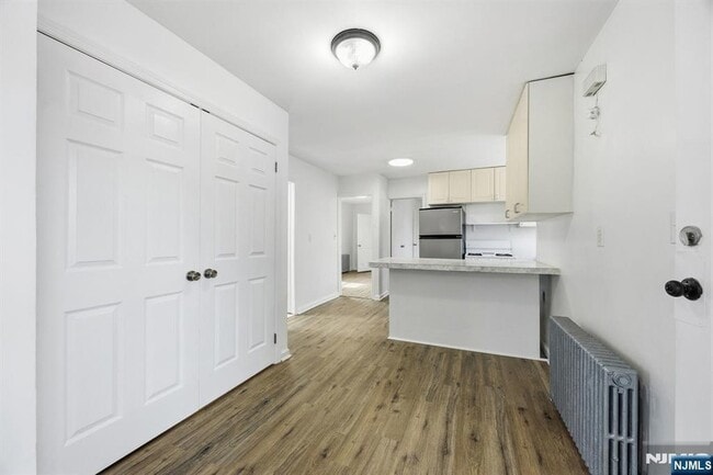 Building Photo - 826 7th St