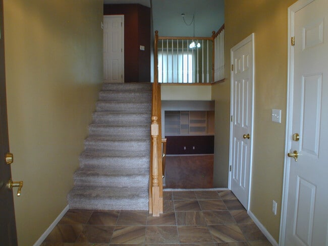 Building Photo - House For Lease