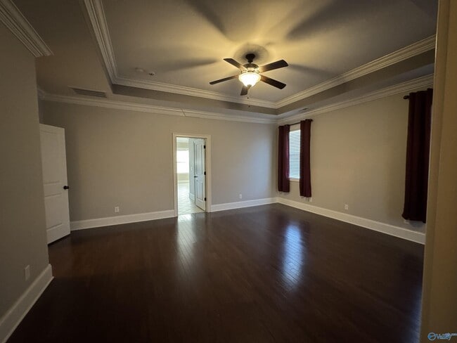 Building Photo - 5 Brown Tulip Dr