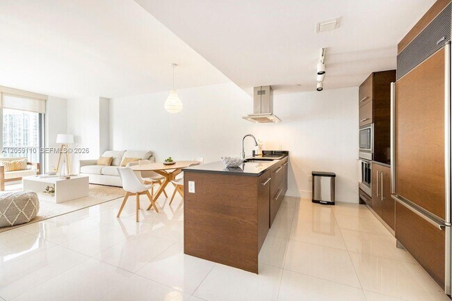 Building Photo - 485 Brickell Ave