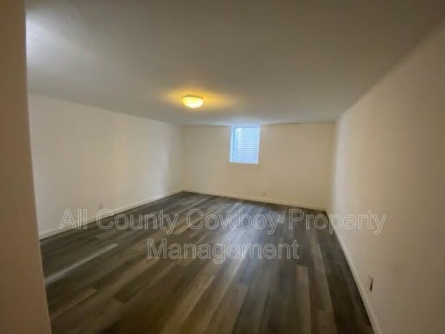 Building Photo - 706 S 16th St