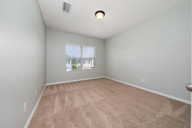 Building Photo - 2nd Story 2 Bedroom with Garage in Carter ...