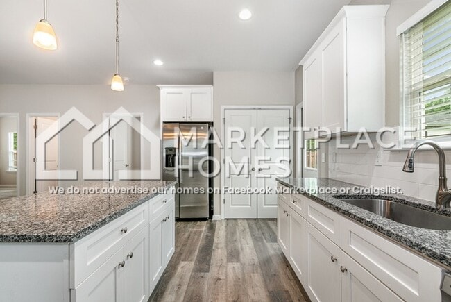 Building Photo - 509 1/2 E Maine Ave