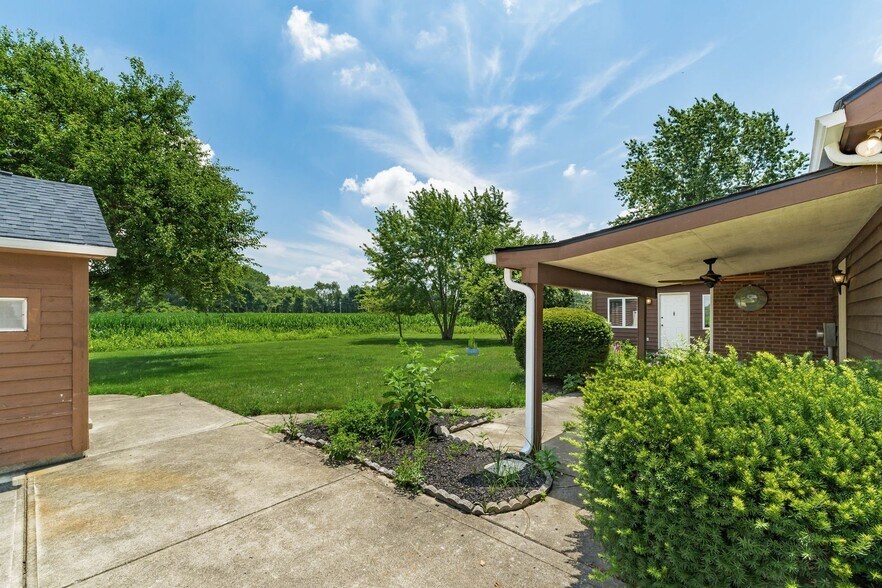 Building Photo - 6002 Bowen Rd