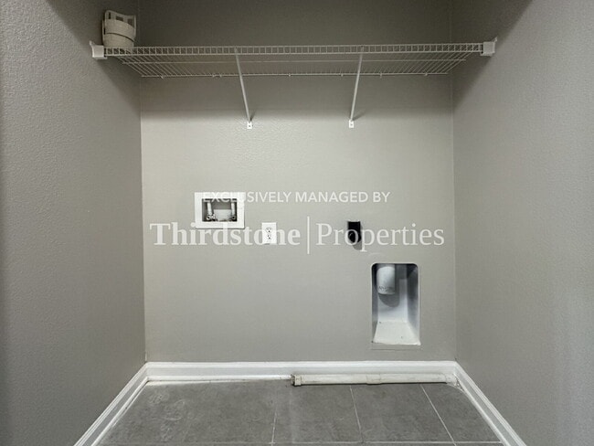 Building Photo - 1036 N Black Cherry Dr
