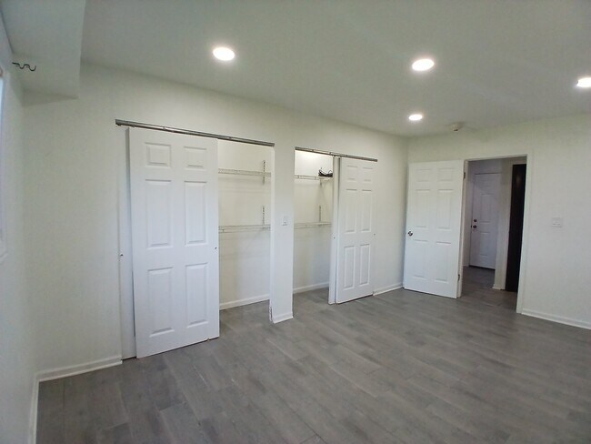 Building Photo - 2300 Beau Monde Ln