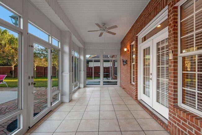 Building Photo - "Charming 3-Bed Oasis with Pool in Niceville!"