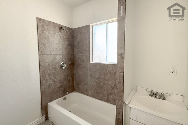 Building Photo - 2Bed/1Bath House at McDowell/32nd St! Move-In Ready on 08/06/2026! – NO HOA!