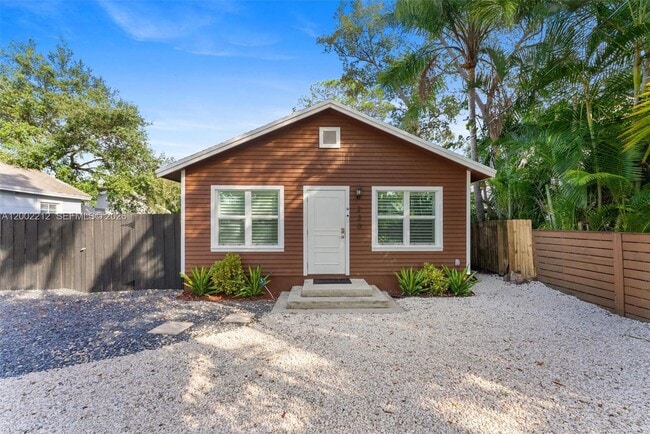 Building Photo - 230 SW 12th Ave