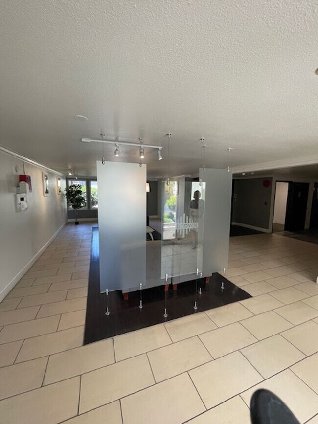 Building Photo - Available Now - 2 Bedroom 2 Bath Condo in ...