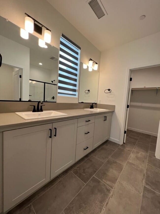 Building Photo - Beautiful 3-Bedroom 2-Bath in Tesoro Viejo