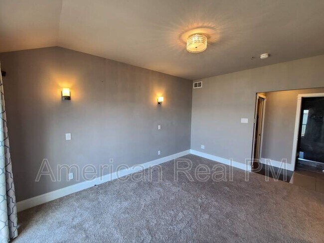 Building Photo - 3818 Mediterranean St