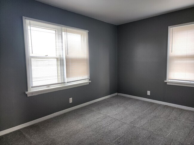 Building Photo - 628 NE 34th St