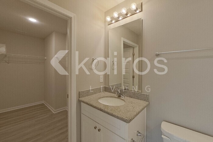 Building Photo - 253 Monarch Ln