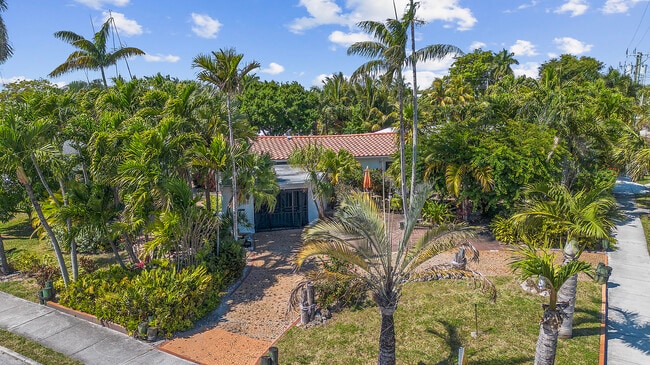 Building Photo - 901 Guava Isle