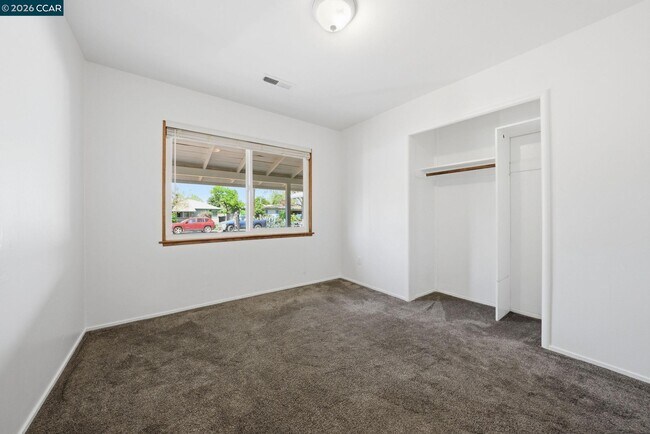 Building Photo - 1930 Sunshine Dr