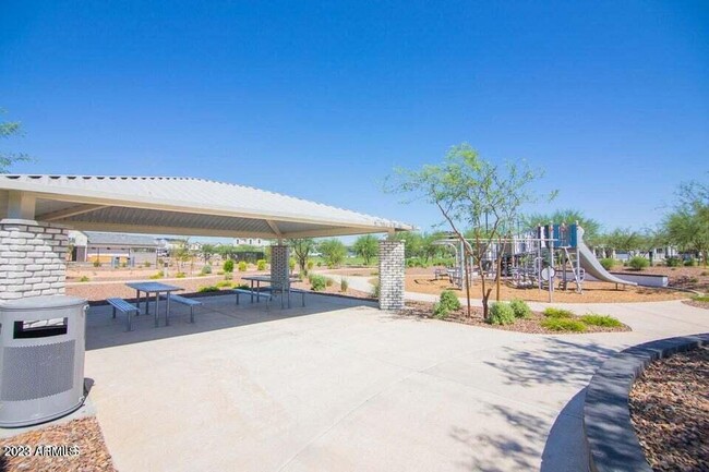 Building Photo - 4815 E Village Dr