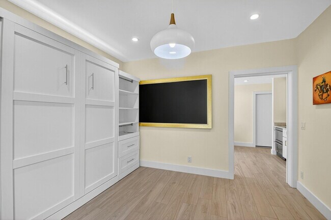 Building Photo - 2900 Greenbriar Blvd