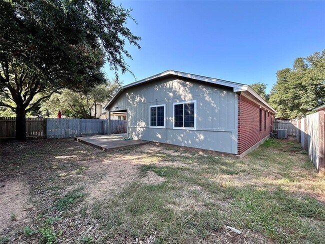 Building Photo - 716 Leann Ln