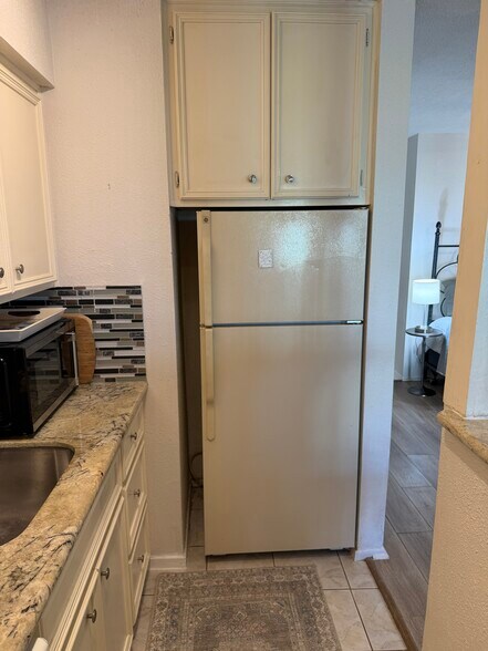Building Photo - 104 Yacht Club Ln