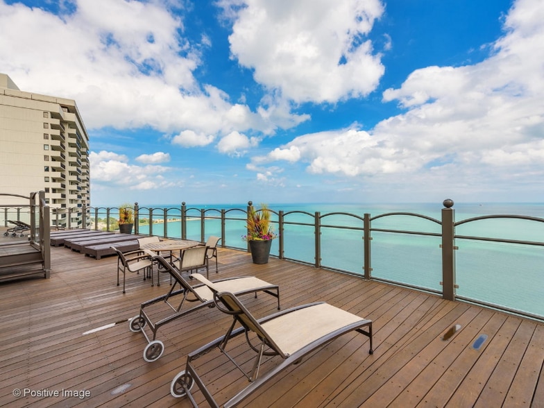 Building Photo - 1150 N Lake Shore Dr