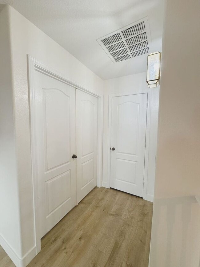 Building Photo - MOVE IN SPECIALS!! 15 DAYS RENT FREE!! Wonderful large, 4 br 2.5 ba family home in Johnson Ranch